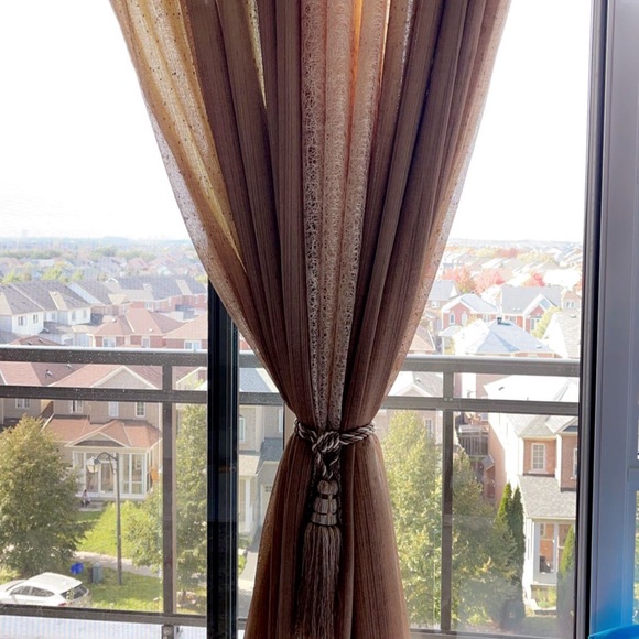 Curtains - Picture 4 of 4